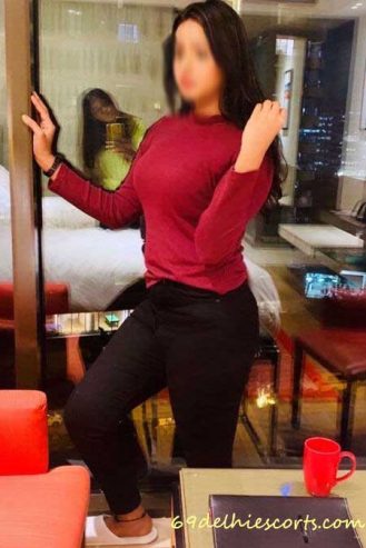 Call Girls In Delhi Lajpat Nagar Metro Station 9958139682