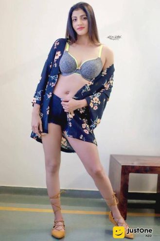 HOT & SEXY CALL GIRLS IN DELHI SAKET 9899330690 ESCORTS SERV