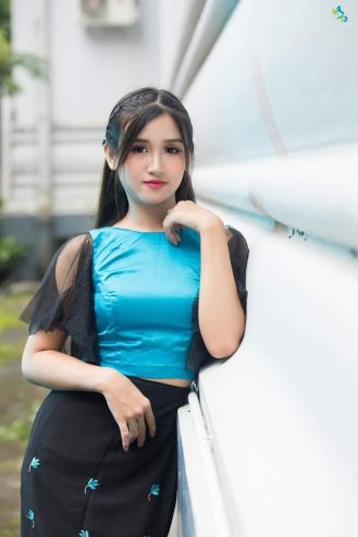 Call Girls In Dwarka Metro (8826400941) Delhi) ncr escort service